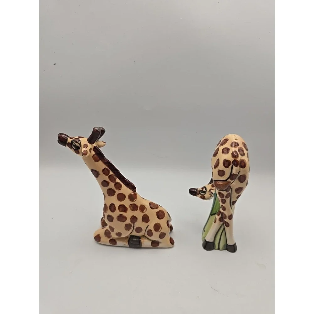 Whimsical Giraffe Salt and Pepper shakers Blue Sky Lynda‎ Corneille